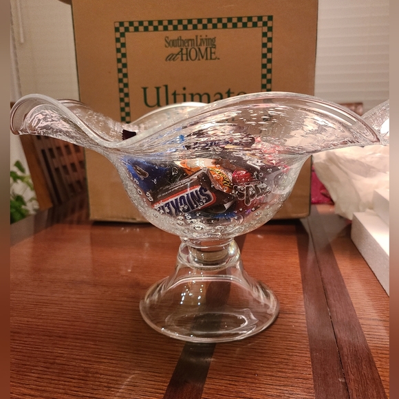 Southern Living Ultimate Glass Bowl - Picture 2 of 10